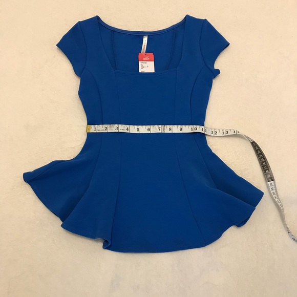 Blue form flattering blouse - Picture 3 of 8